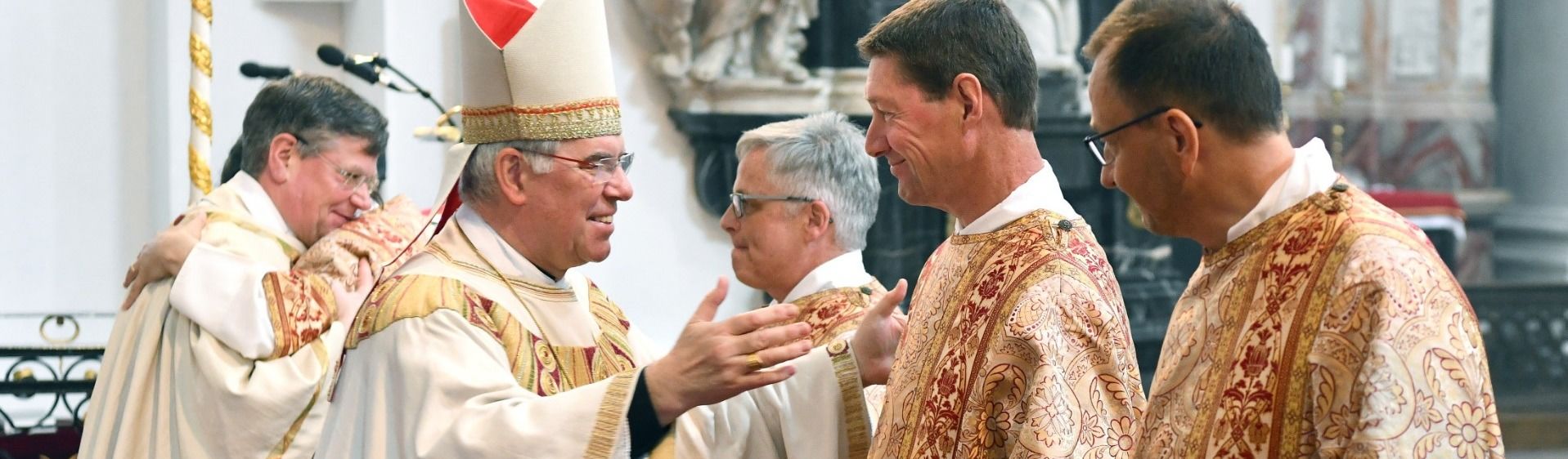 Weihbischof Diez weihte vier Diakone im Fuldaer Dom
